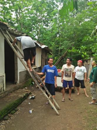 Semangat Gotong Royong Warga Bantu Swadaya Penerima RTLH